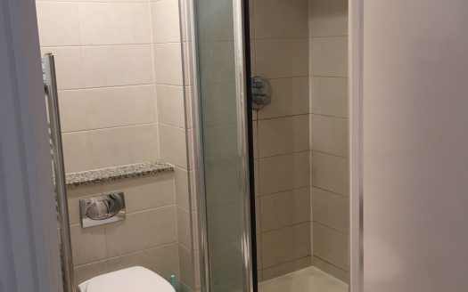 2 bed flat in Argyll Road